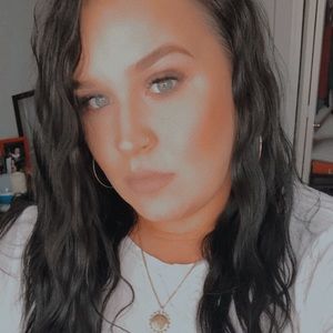 Meet your Posher, Holly